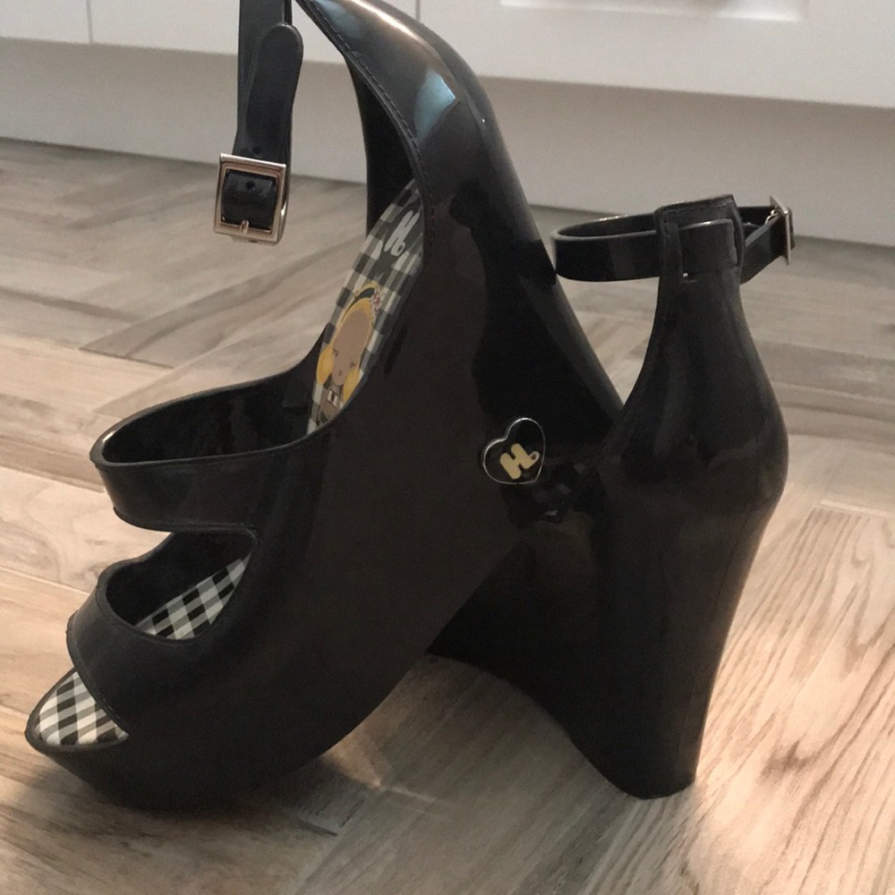 Harajuko Lovers Black Rubber Platform Sandals